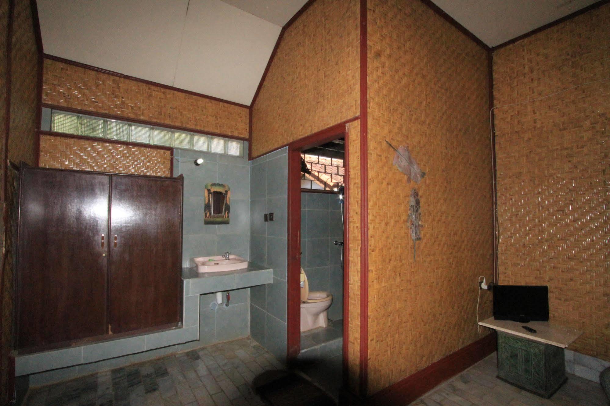 Hotel Bumi Aditya Senggigi Extérieur photo